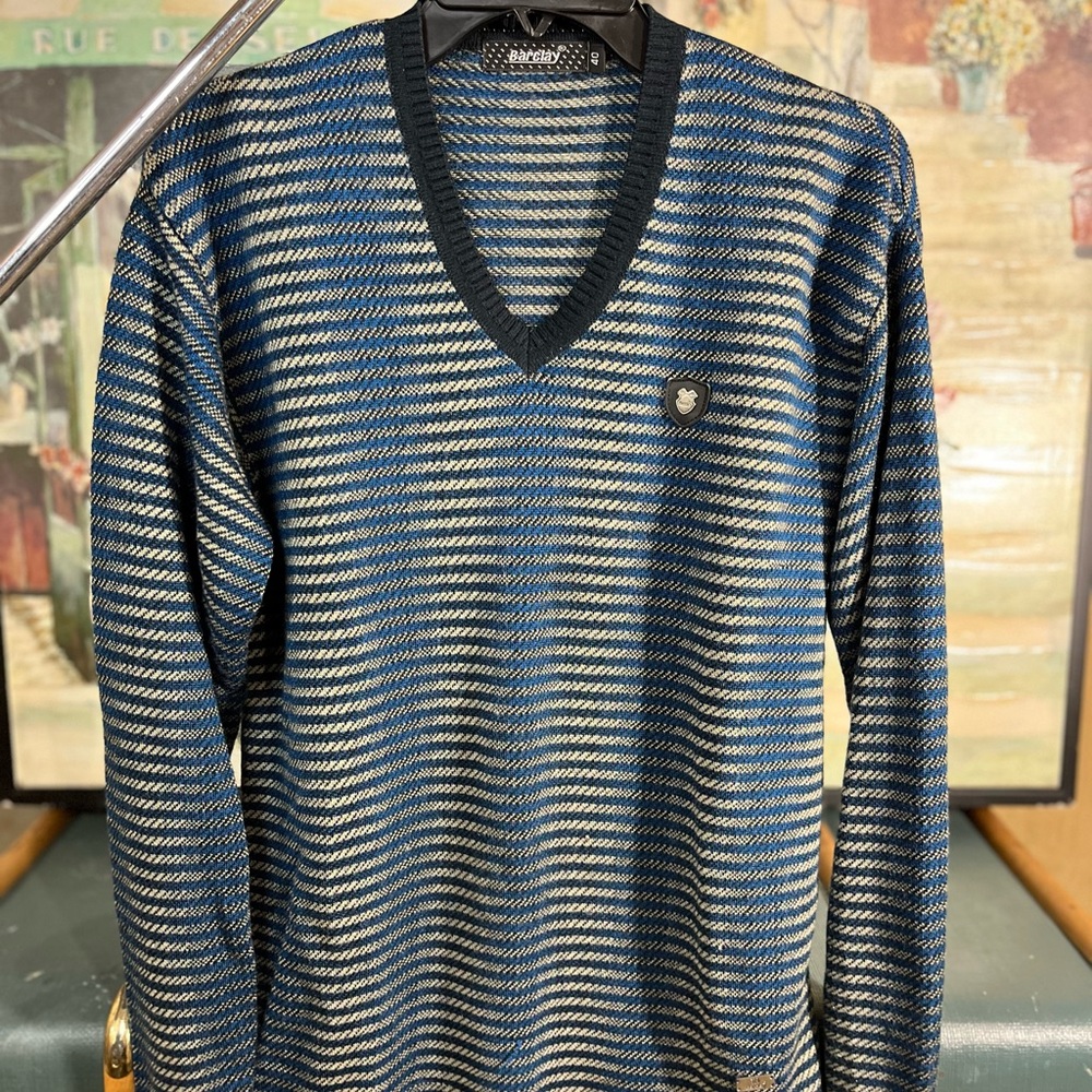 EUC: Barclay Men’s V-Neck 
Pull Over Sweater Circa 1990